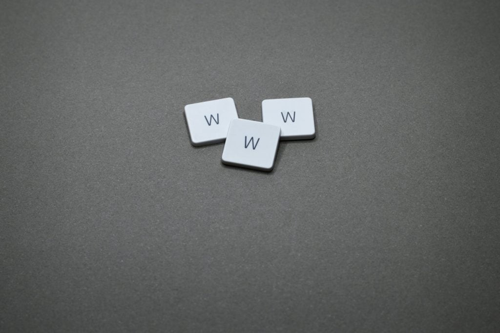 trois tuiles de jeu w